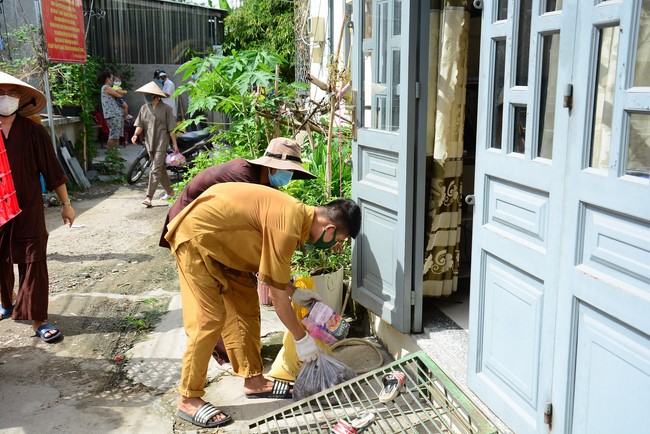 Continuing to support people in need in the Covid-19 pandemic of Hoang Phap Pagoda (series 2)
